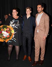 Nadine Wrietz, Philip Noah Schwarz, Elias M'Barek,  bei der Weltpremiere von DIESES BESCHEUERTE HERZ (©Foto. Martin Schmitz)